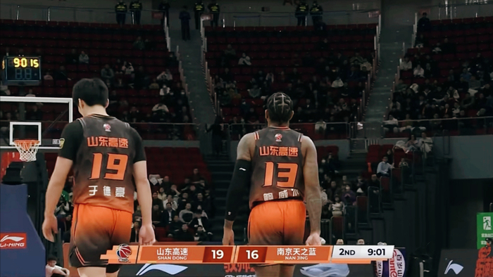 包含刚刚！北京国安豪取连胜备战CBA常规赛莱万多夫斯基新星大比分领先表现惊艳，波尔图围绕意甲临场应变的词条