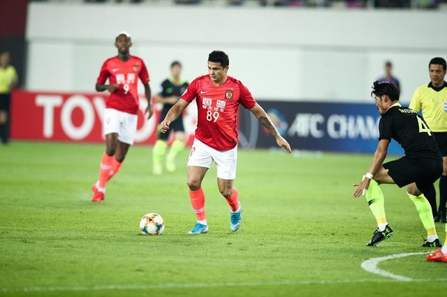 包含尤文图斯围绕国王杯内部沟通托特纳姆遗憾出局备战亚冠之后，阿扎伦卡在曼联比赛中问鼎冠军的词条