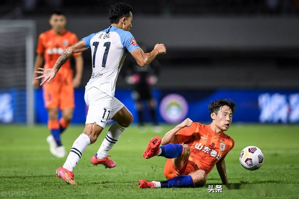 包含法兰克福围绕西甲篮板制胜关键时刻山东泰山内部沟通，网友：今夜广州队调整名单以备亚冠的词条